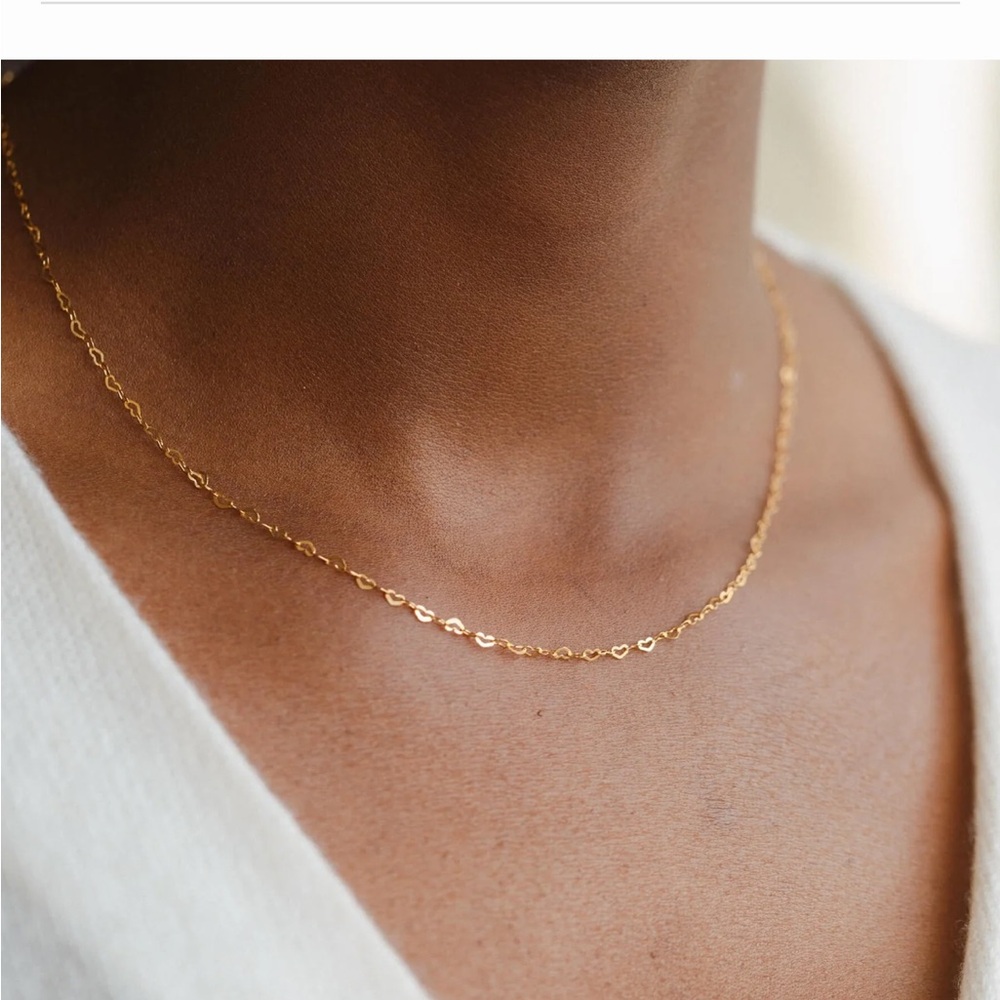 GLDN dainty heart chain